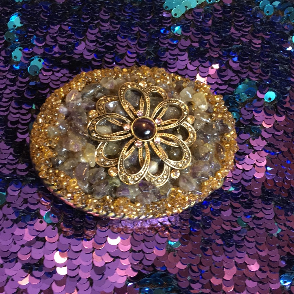 Belt buckle, golden cored buckle blank